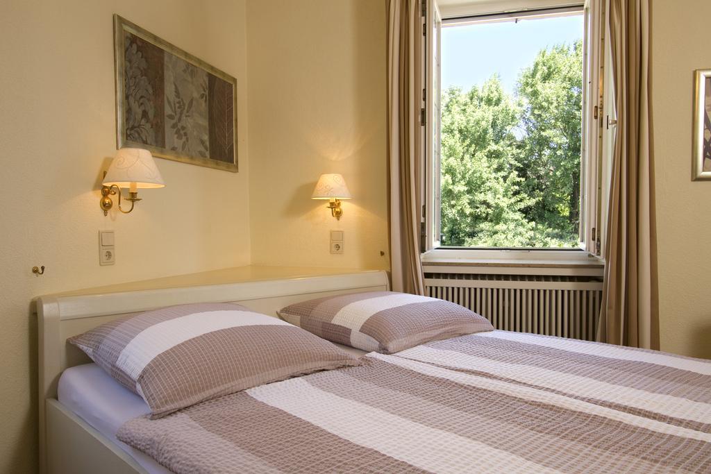 Gaestehaus Hebinger Am Schlosspark Deidesheim Pokoj fotografie